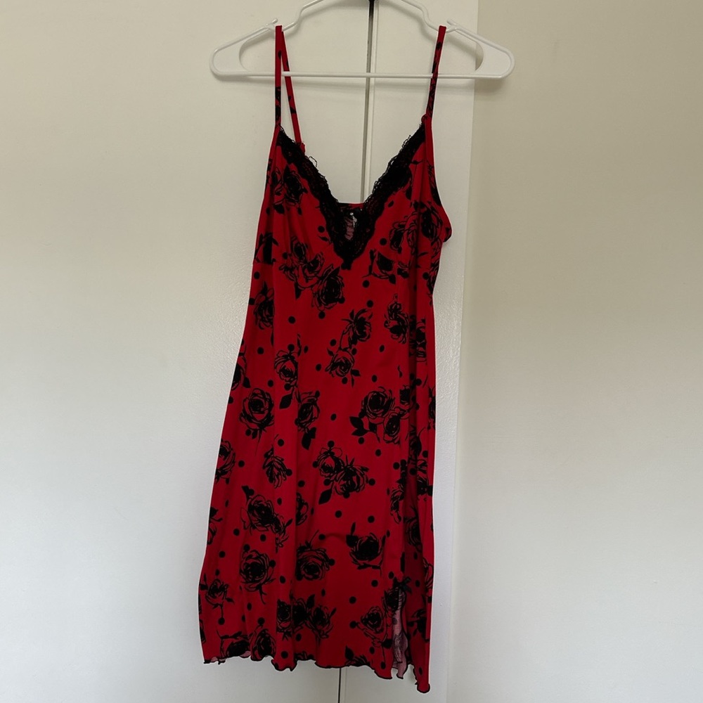 red and black ribbon dress roses